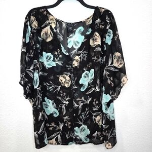 Torrid Womens  Black Floral Chiffon Button Blouse  Short Sleeve Size 3X.